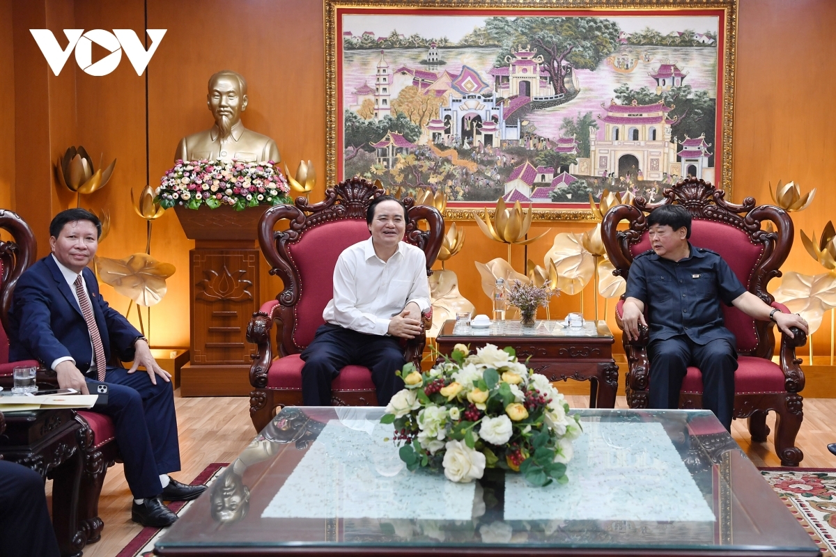 VOV receives congratulatory messages on its 75th founding anniversary